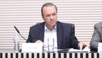 Eleudes Paiva, secretário de Saúde — Foto: Secretaria vai recorrer da decisão. N