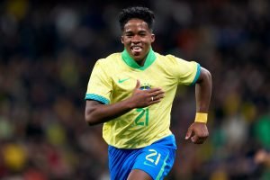 Foto: 1 de 1 Foto colorida de Endrick, com camisa da Seleção BRasileira - Metróp