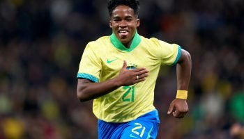 Foto: 1 de 1 Foto colorida de Endrick, com camisa da Seleção BRasileira - Metróp