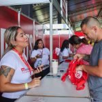 Atletas retiram os kits do Metrópoles Endurance — Foto: 1 de 1 Retirada de kits