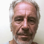 Jeffrey Epstein preso em 2019 — Foto: Na imagem, Jeffrey Epstein preso em 2019