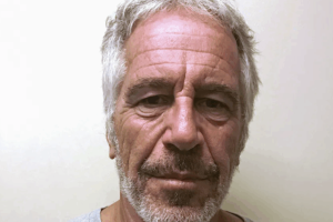 Jeffrey Epstein preso em 2019 — Foto: Na imagem, Jeffrey Epstein preso em 2019