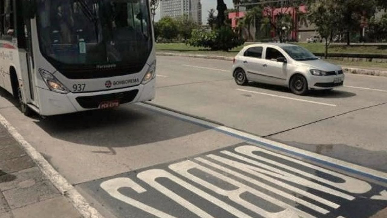 faixa_azul_onibus-33624433