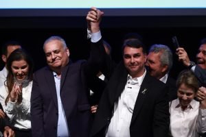 flavio-bolsonaro-define-alfredo-gaspar-como-vice