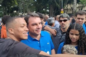 Foto: 1 de 1 flavio-bolsonaro-marcha-jesus - Foto: Jessica Bernardo/ Metrópoles