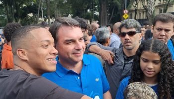 Foto: 1 de 1 flavio-bolsonaro-marcha-jesus - Foto: Jessica Bernardo/ Metrópoles
