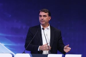 flavio-bolsonaro-sergio-lima-22.jun_