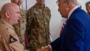 foto-trump-visita-base-militar-2