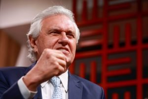 governador-de-goias-e-pre-candidato-a-presidencia-ronaldo-caiado-e-entrevistado-no-estudio-metropoles-27-scaled-1