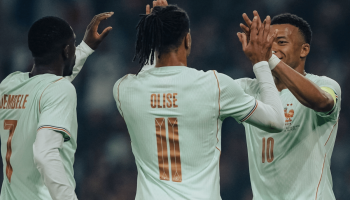 Olise e Mbappé comemoram gol em amistoso diante da Irlanda do Norte — Foto: 1 de