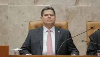 Foto: 1 de 1 hugo-motta-e-davi-alcolumbre-durante-sessao-solene-de-abertura-do-a