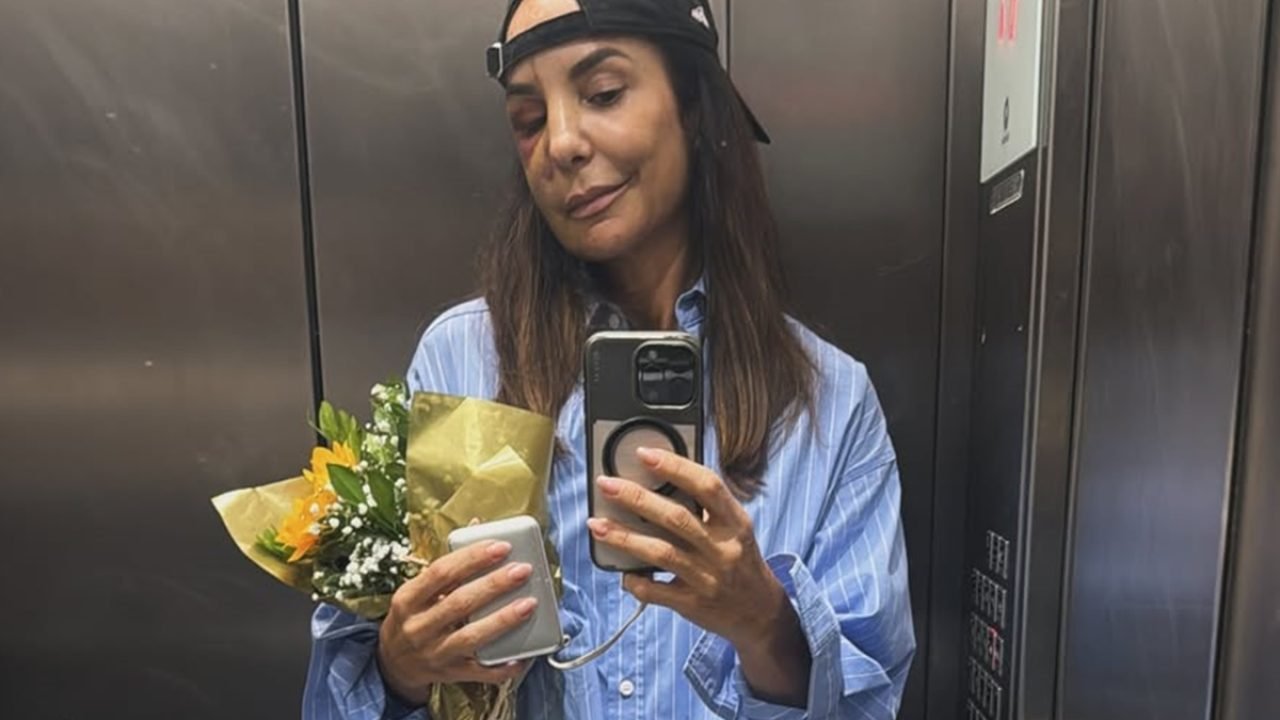 Foto: 1 de 1 Ivete emociona com a recepção das filhas, ,Marina e Helena, ao cheg