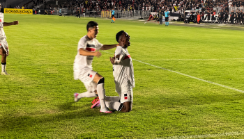 imagem_dos_jogadores_do_santa_cruz_comemorando-36977873