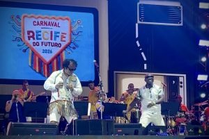 Maestro Forró e a Orquestra da Bomba do Hemetério em apresentação no Marco Zero