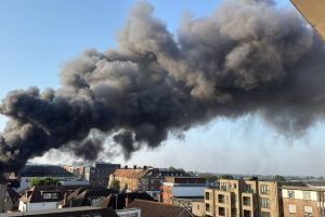 Foto: 1 de 1 imagem colorida incendio mercado bairro judaico londres - Foto: Rep