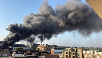 Foto: 1 de 1 imagem colorida incendio mercado bairro judaico londres - Foto: Rep
