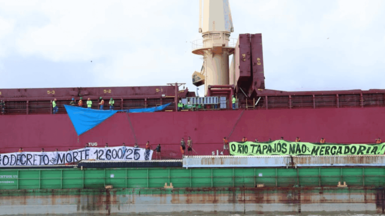 indigenas-ocupam-embarcacao-da-cargill-no-Para-03-1-848×477-1 Foto: Na imagem, indígenas do Baixo Tapajós, Munduruku do Médio e Alto Tapajós,