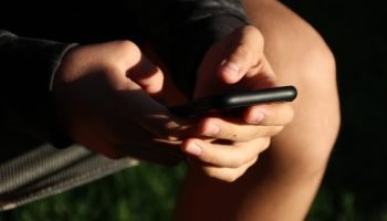 jovem-celular-1-848x477-1