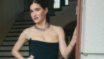 Reprodução/ In — Foto: 1 de 1 Imagem colorida da atriz Kathryn Hahn - Metrópoles