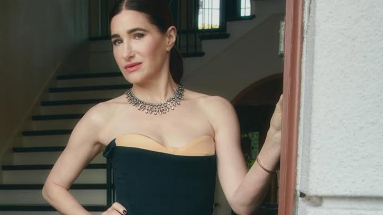 Reprodução/ In — Foto: 1 de 1 Imagem colorida da atriz Kathryn Hahn - Metrópoles