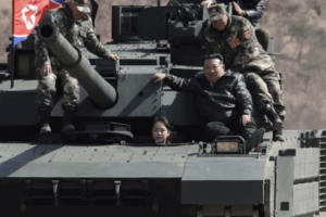 kim-ju-ae-em-tanque-militar-coreia-do-norte-848x477-1