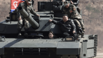 kim-ju-ae-em-tanque-militar-coreia-do-norte-848x477-1