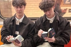 Foto: 1 de 1 livros em miniatura da coach acessório charm chaveiro moda - metróp