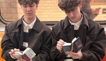 Foto: 1 de 1 livros em miniatura da coach acessório charm chaveiro moda - metróp