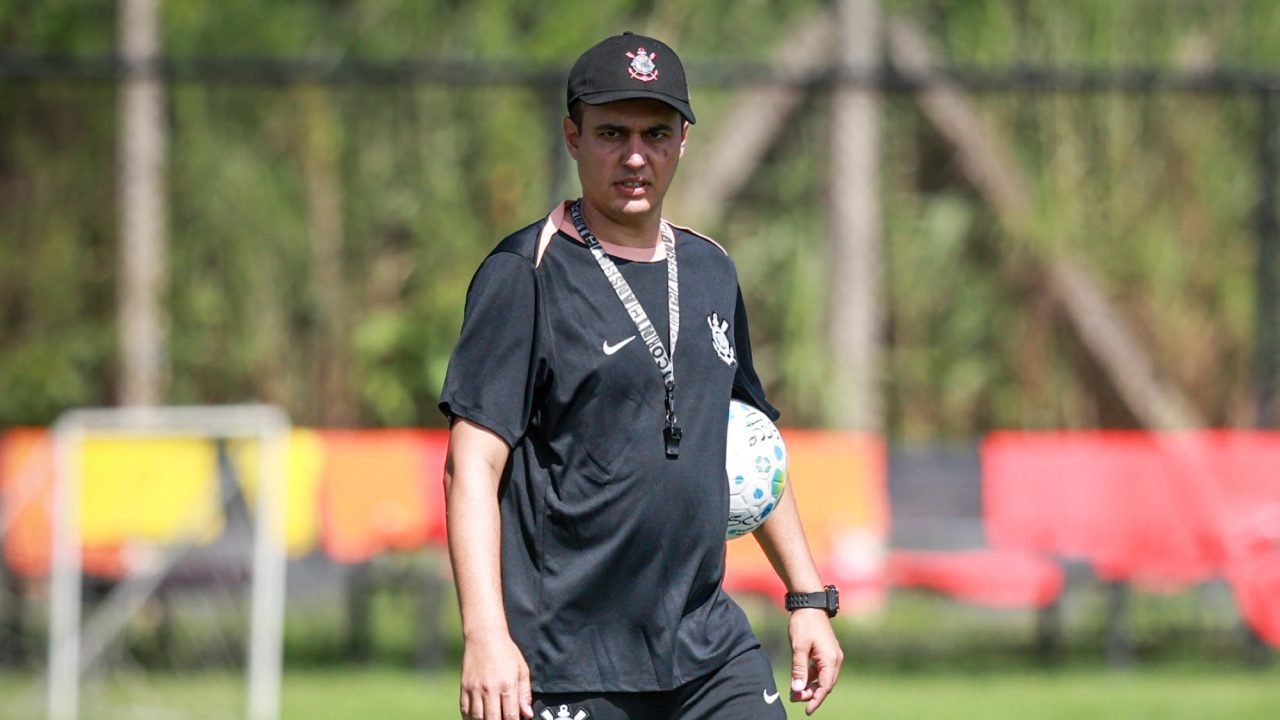 Foto: 1 de 1 Foto colorida de Lucas Piccinato, ex-técnico do Corinthians feminin