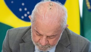 Foto: 1 de 1 lula-sanciona-lei-que-cria-dia-nacional-em-memoria-das-vitimas-da-c