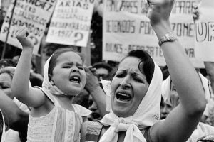 madre-e-hija-de-plaza-de-mayo-3fb0ee-640