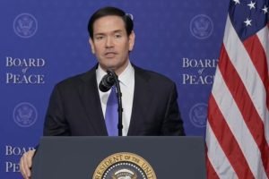 Foto: Na imagem, o secretário de Estado dos EUA, Marco Rubio, em discurso na 1ª