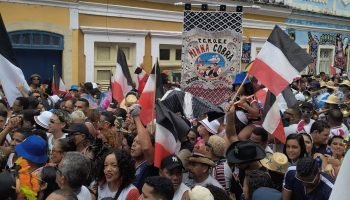 Torcedores do Santa Cruz fazem a festa nas ladeiras de Olinda — Foto: Facebook