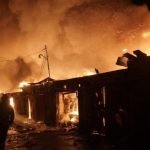 Foto: Segundo o governo ucraniano, um míssil balístico russo atingiu um prédio r