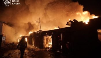 Foto: Segundo o governo ucraniano, um míssil balístico russo atingiu um prédio r