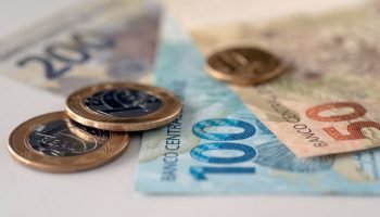 moedas-e-notas-de-real-dinheiro-brasileiro
