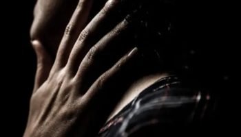 Foto: 1 de 1 Mulher é agredida pelo companheiro com facão em SC - Foto: Reproduç