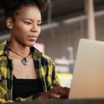 mulher-emprego-computador-notebook-630x330