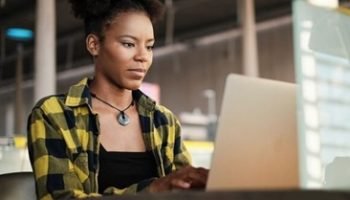 mulher-emprego-computador-notebook-630x330