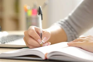 Quarto de hotel onde foi encontrada a profissional que integrava a equipe de pro