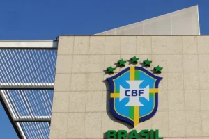 CBF tira jogos das 19h no meio de semana e acaba com 'noitada' no domingo — Foto