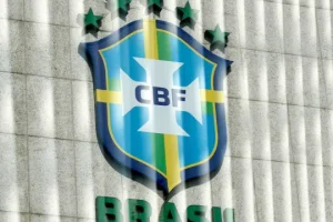 CBF prevê regra para punir clubes por pressão de torcidas em atletas em CTs — Fo