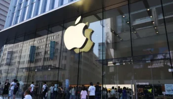Apple vai usar metal líquido na articulação do iPhone dobrável — Foto: Apple vai