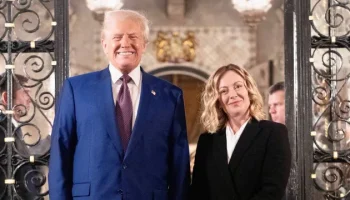 Trump e Meloni se alfinetam (novamente): "Implorou por foto. Tive pena!" — Foto:
