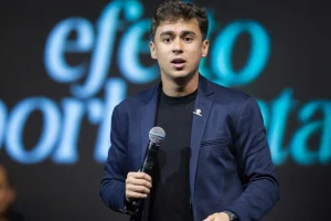 Mulher sob suspeita de crimes envolvendo o governo. — Foto: Notícias ao Minuto