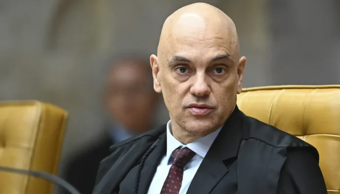 Moraes aponta 'modus operandi' sobre risco de fuga para ordenar domiciliar a condenados