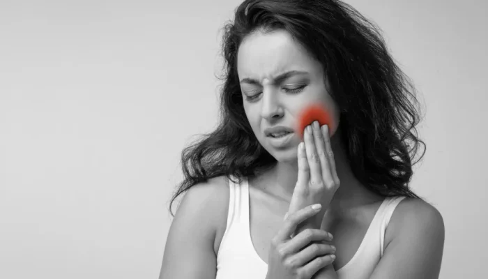 Maxilar estalando? Saiba o que pode ser e quais são os riscos