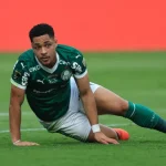 Vitor Roque não terá férias durante Copa para seguir tratamento de lesão — Foto: