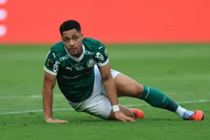 Vitor Roque não terá férias durante Copa para seguir tratamento de lesão — Foto: