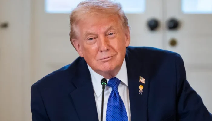 Trump se Autoproclama Presidente da Venezuela em Publicação Online